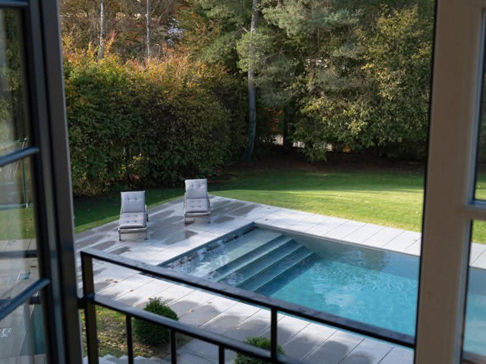 Antracitgrå liner i swimming pool.