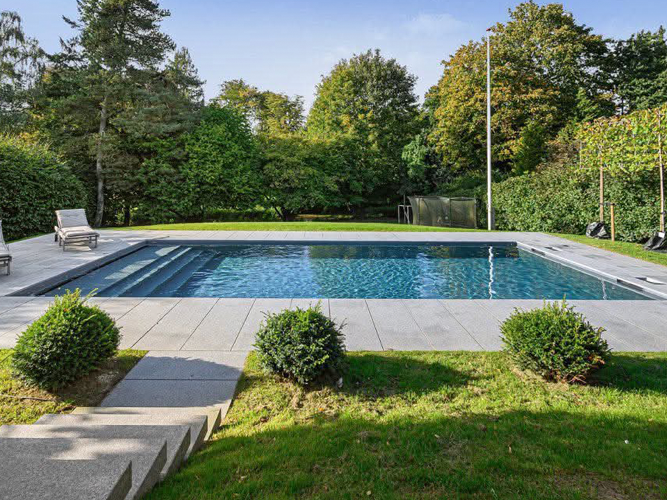 Antracitgrå liner i swimming pool